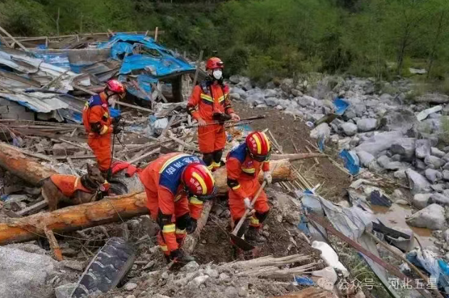 油動(dòng)式大載荷長航時(shí)無人直升機(jī)——打造我國應(yīng)急救援、防汛救災(zāi)、森林草原消防的“新質(zhì)戰(zhàn)斗力”!