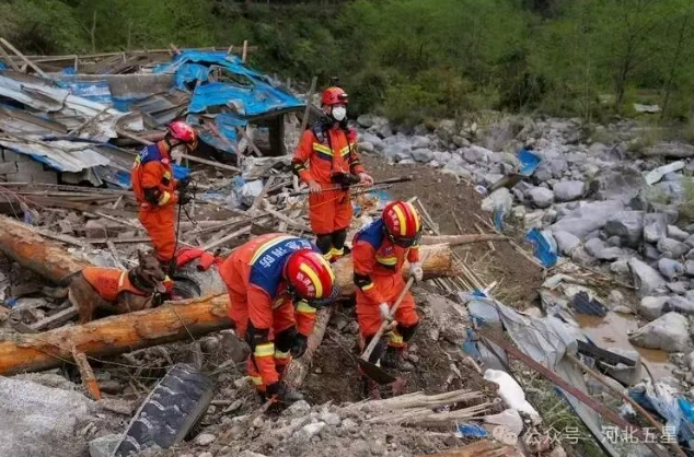 油動式大載荷長航時無人直升機——打造我國應急救援、防汛救災、森林草原消防的“新質戰(zhàn)斗力”！